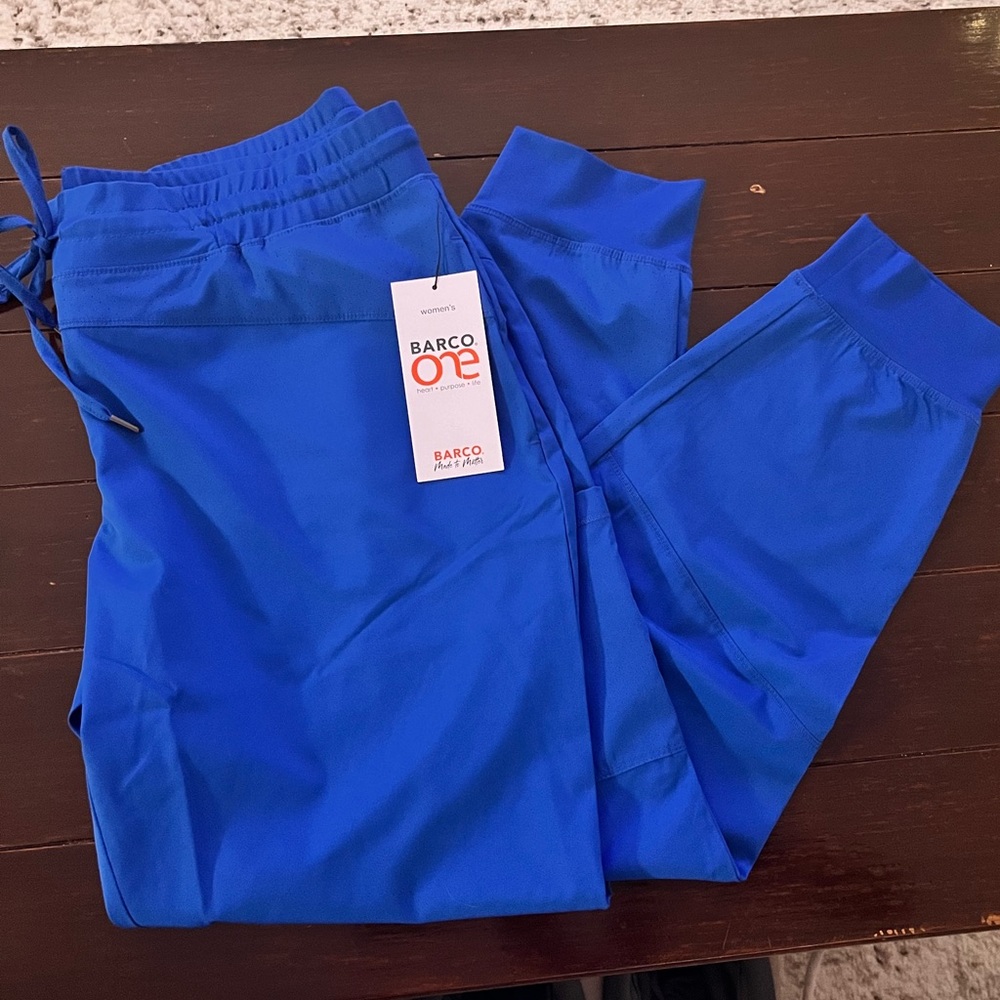 Barco One jogger scrubs NWT! LP